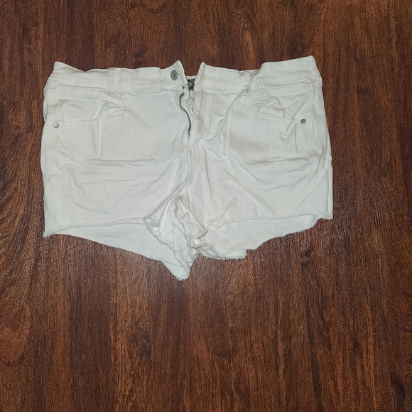 NWOT MID RISE SHORTIE SHORT - VINTAGE STRETCH WHITE Size 20 - Picture 5 of 8